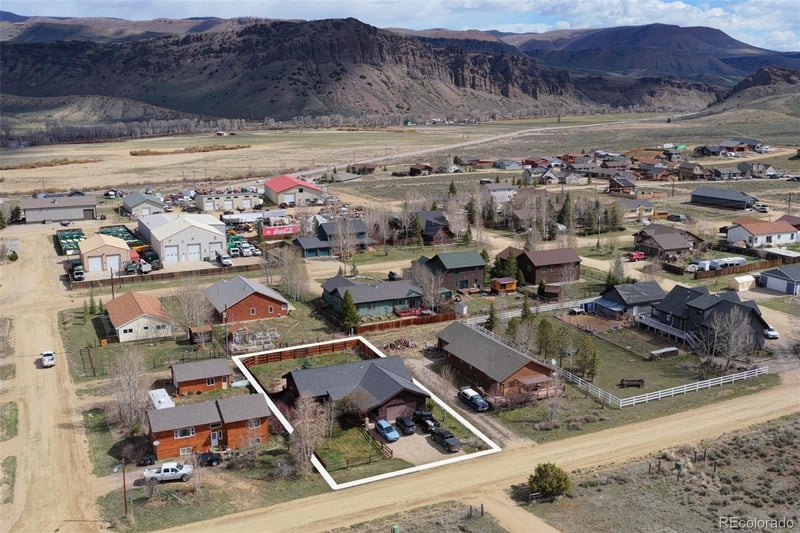 305 Moffat Ave, Hot Sulphur Springs, CO 80451