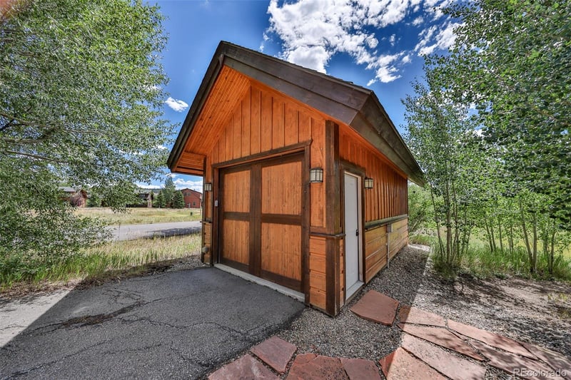 521 Pioneer Dr, Granby, CO 80446