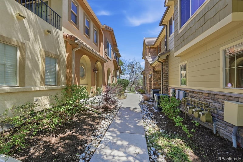 10084 Bluffmont Ln, Lone Tree, CO 80124
