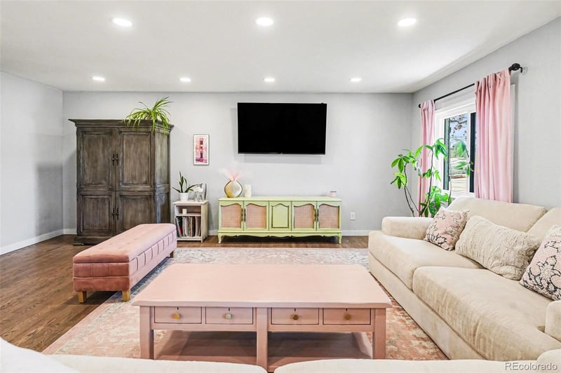 888 Swadley St, Lakewood, CO 80228