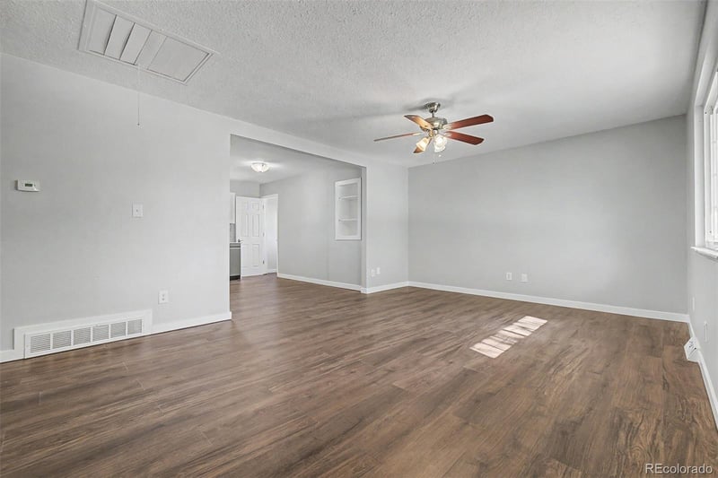 875 Memphis St, Aurora, CO 80011