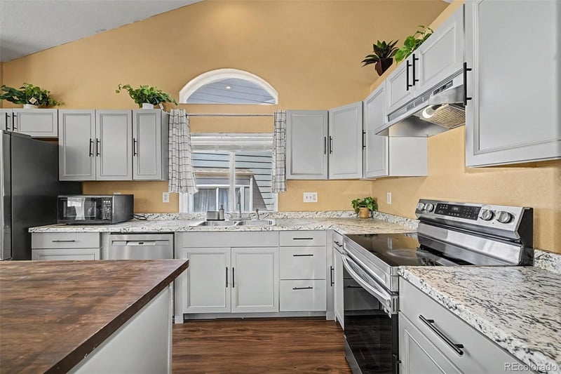 4708 Ireland Ct, Aurora, CO 80015