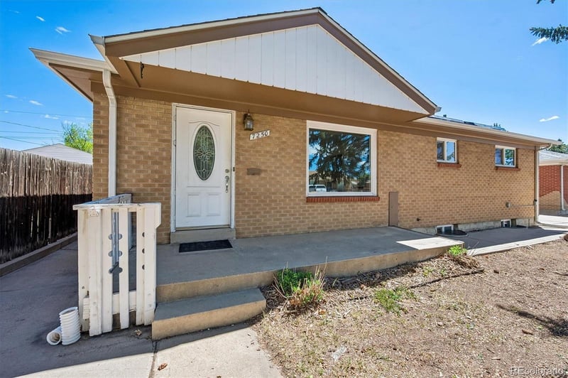 7250 Avrum Dr, Denver, CO 80221
