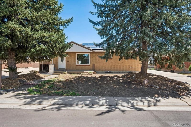 7250 Avrum Dr, Denver, CO 80221