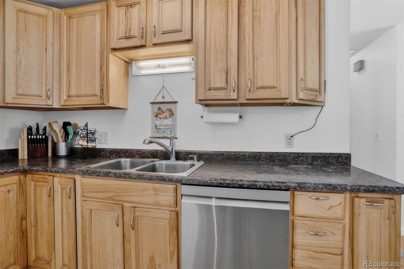 698 Moline St, Aurora, CO 80012