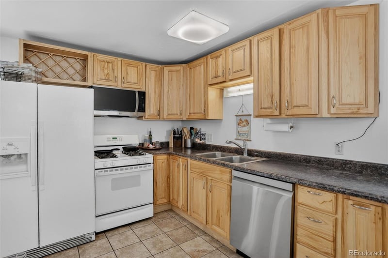 698 Moline St, Aurora, CO 80012