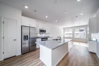 46601 Sunflower Ln, Bennett, CO 80102