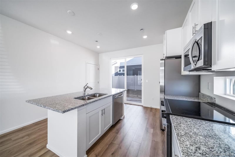 46601 Sunflower Ln, Bennett, CO 80102