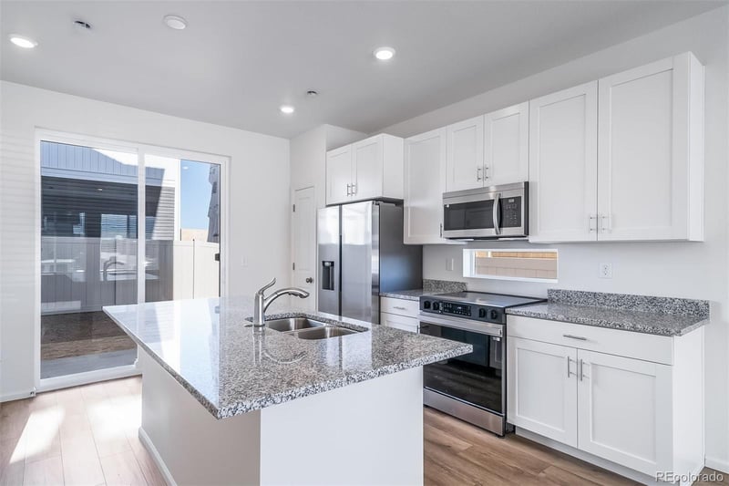 46601 Sunflower Ln, Bennett, CO 80102