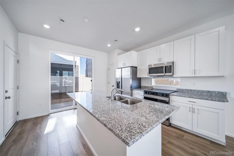 46601 Sunflower Ln, Bennett, CO 80102