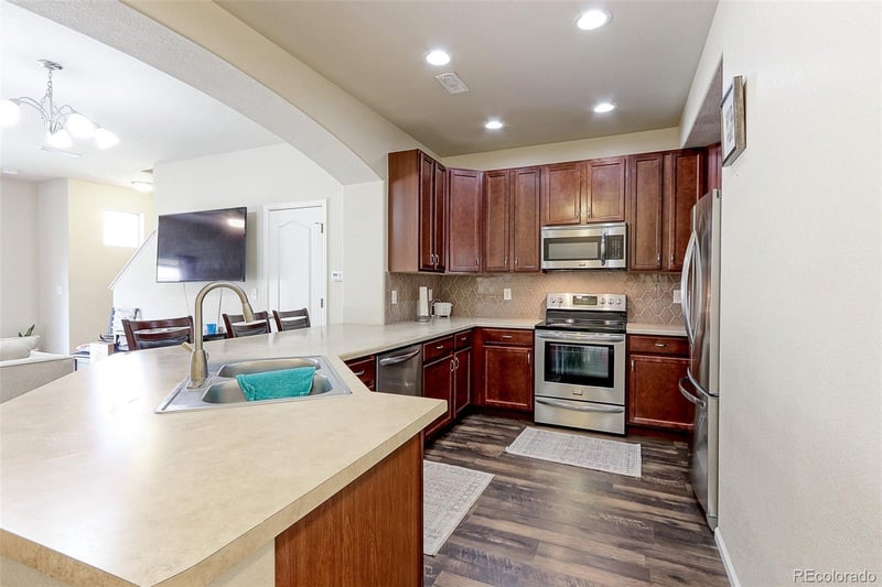 9721 Dahlia Ln, Thornton, CO 80229