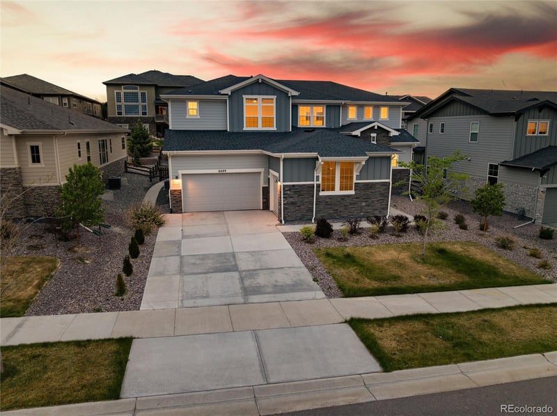 6689 Vandriver Way, Aurora, CO 80016