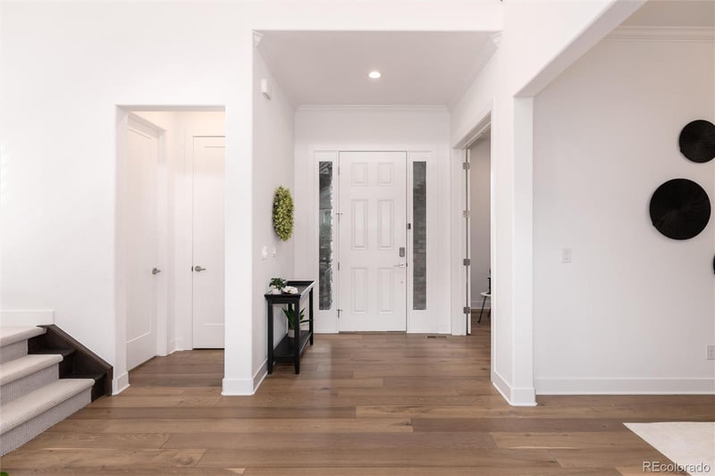 6689 Vandriver Way, Aurora, CO 80016