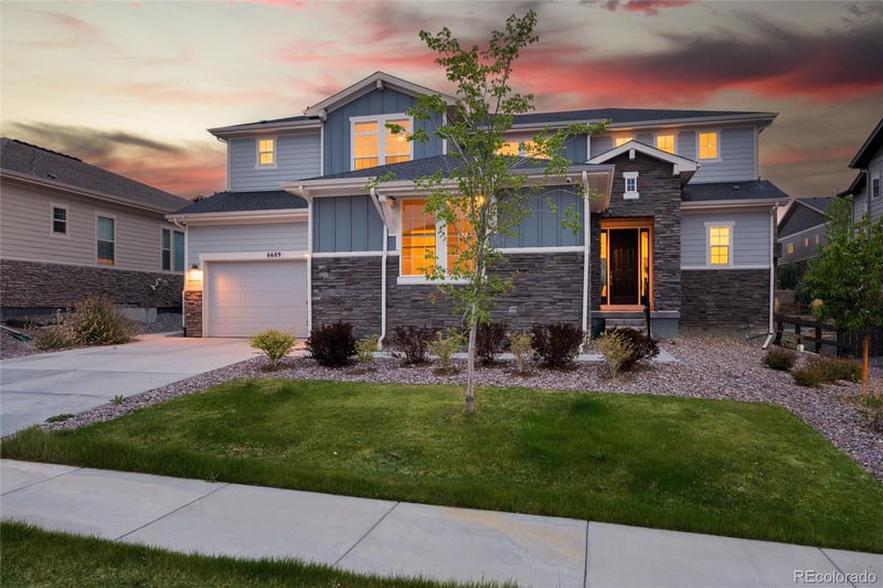 6689 Vandriver Way, Aurora, CO 80016