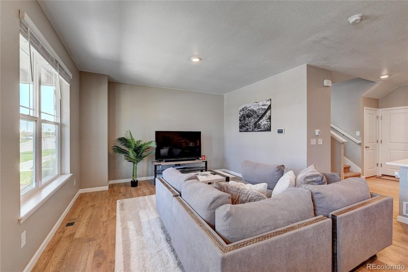 21862 8th Ave, Aurora, CO 80018