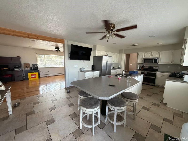 40 Paradise Dr, Burlington, CO 80807