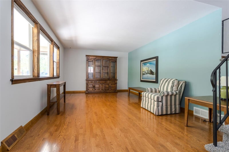 425 Uvalda Cir, Aurora, CO 80012