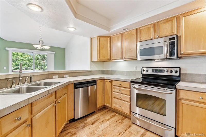 2330 Salem Cir, Aurora, CO 80014