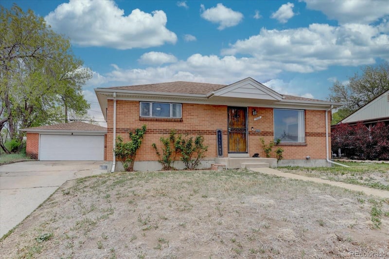 7111 Avrum Dr, Denver, CO 80221