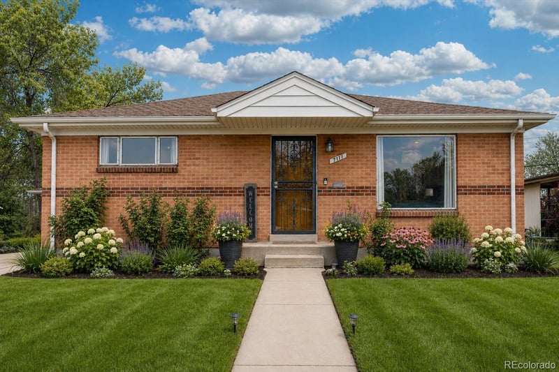 7111 Avrum Dr, Denver, CO 80221