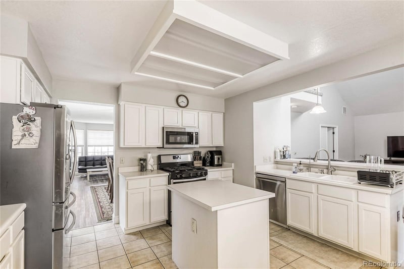 9853 Salford Ln, Highlands Ranch, CO 80126