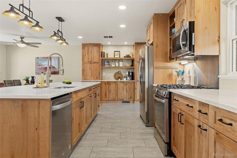 1157 Kingston St, Aurora, CO 80010