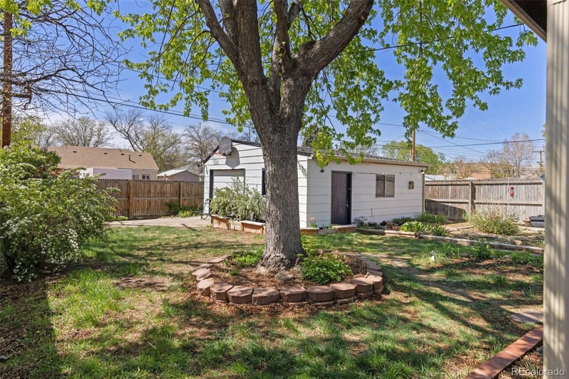 1157 Kingston St, Aurora, CO 80010