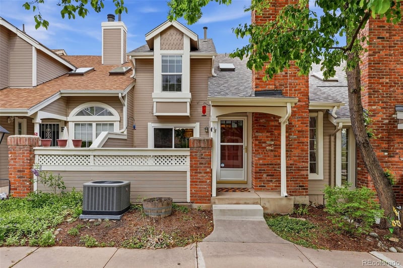 2892 Long Cir #G, Littleton, CO 80120