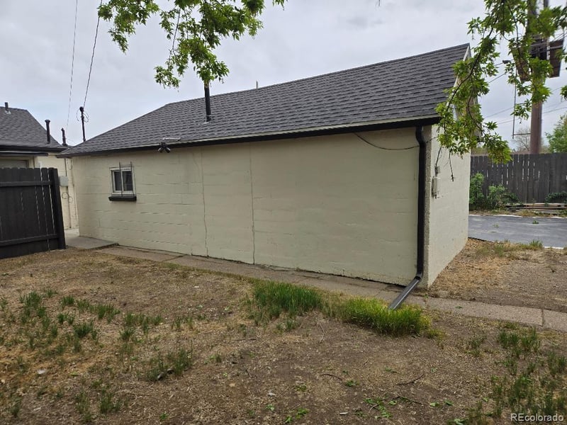 1525 Roslyn St, Denver, CO 80220