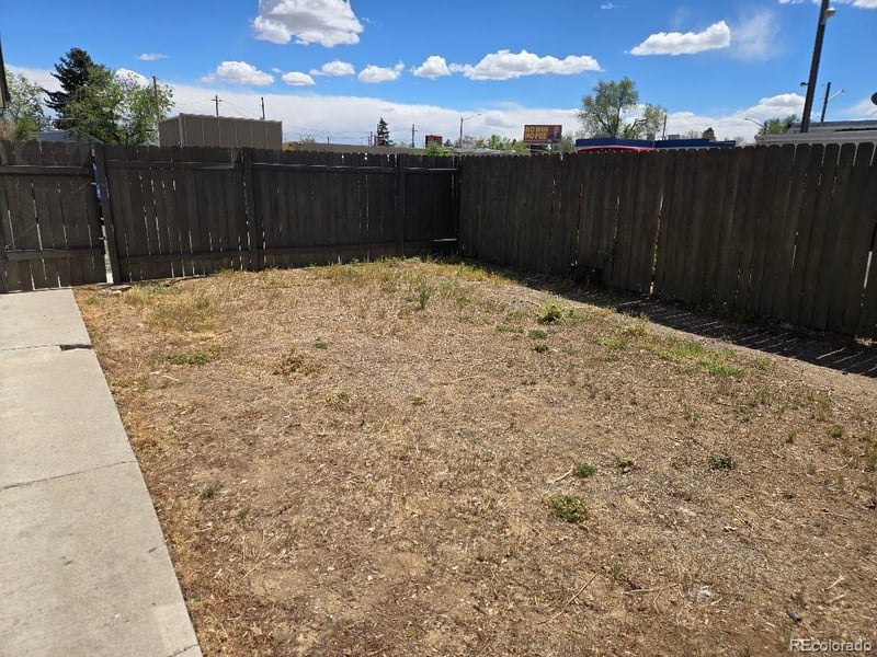 1525 Roslyn St, Denver, CO 80220