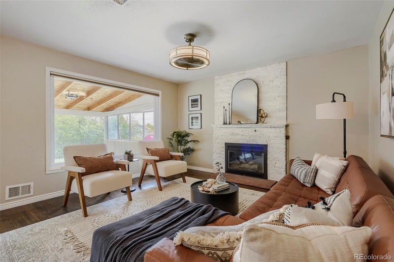 910 Briarwood Cir, Centennial, CO 80122