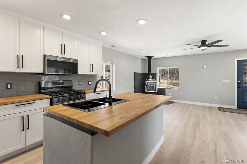 61 Garnet Ln, Lake George, CO 80827