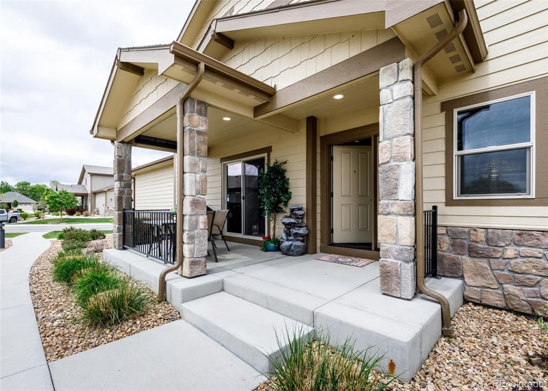 1922 Sunshine Peak Dr, Loveland, CO 80538