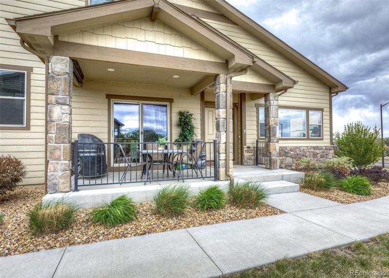 1922 Sunshine Peak Dr, Loveland, CO 80538