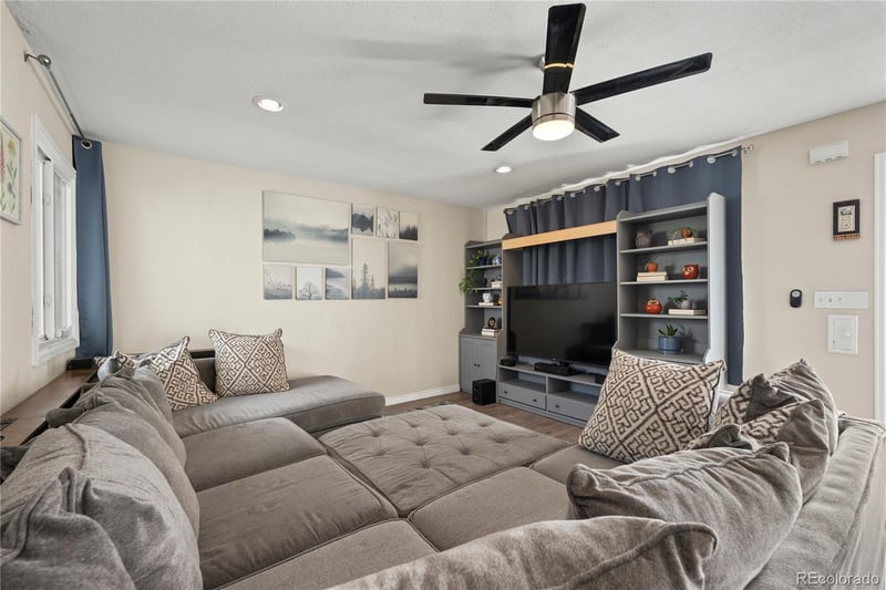 1960 Oakland St, Aurora, CO 80010