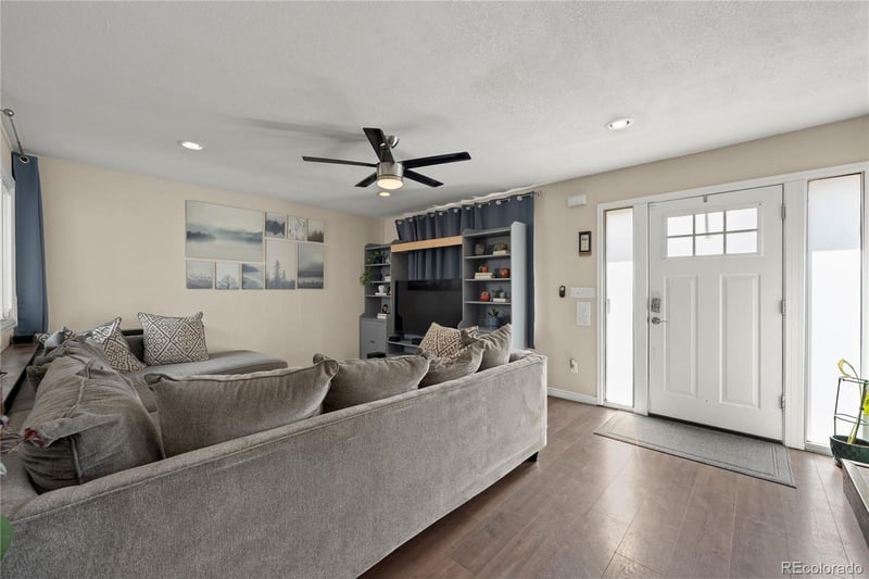 1960 Oakland St, Aurora, CO 80010