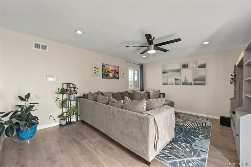 1960 Oakland St, Aurora, CO 80010