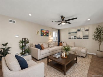 1960 Oakland St, Aurora, CO 80010