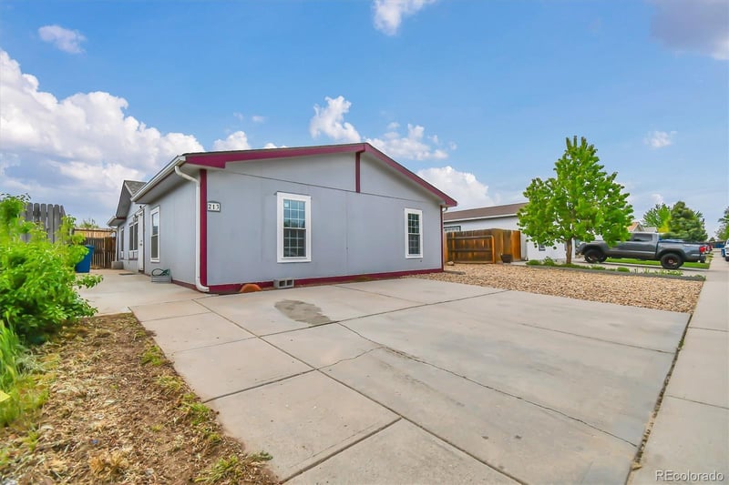 213 Versailles St, Lochbuie, CO 80603