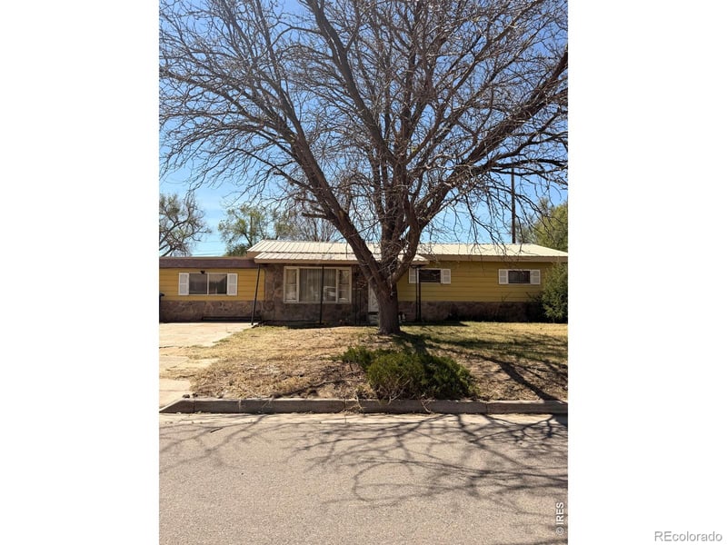 117 Pine St, Log Lane Village, CO 80705