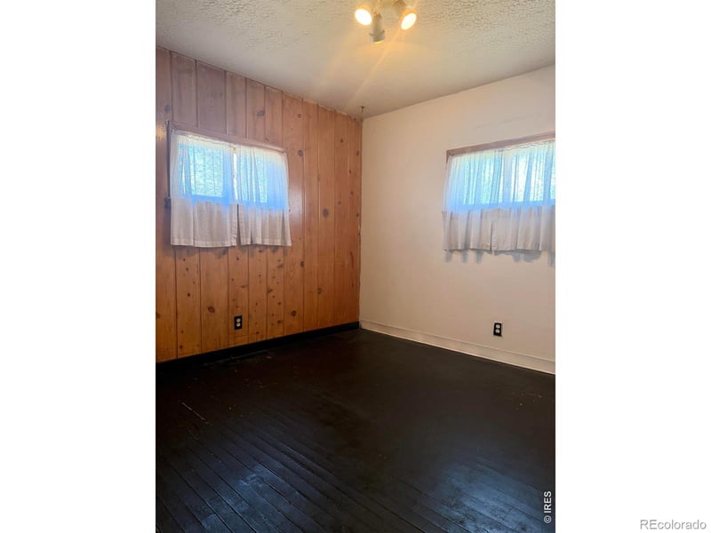 117 Pine St, Log Lane Village, CO 80705