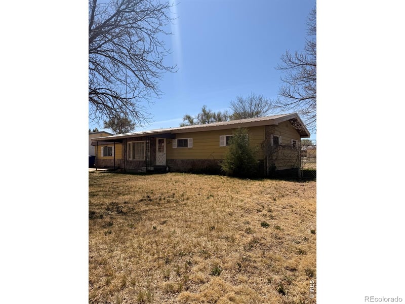 117 Pine St, Log Lane Village, CO 80705