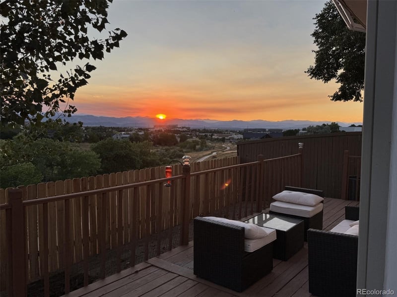 556 Longfellow Ln, Highlands Ranch, CO 80126