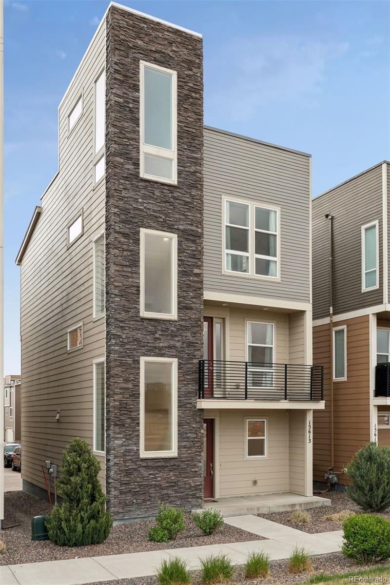 15613 Broncos Pl, Englewood, CO 80112