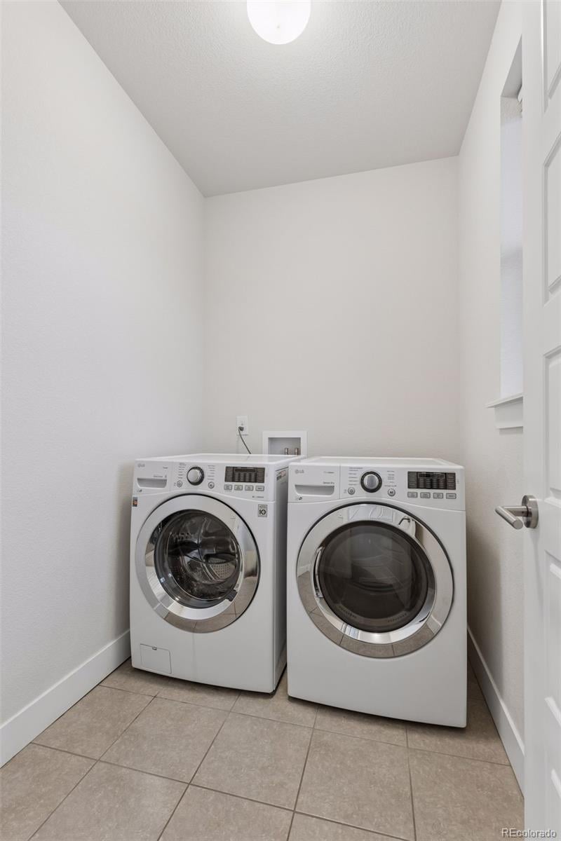 15613 Broncos Pl, Englewood, CO 80112