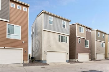 15613 Broncos Pl, Englewood, CO 80112
