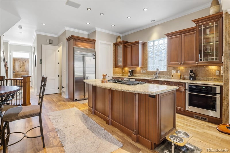 2527 Tremont Pl, Denver, CO 80205