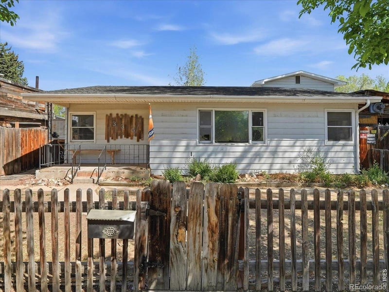 335 11th St, Loveland, CO 80537