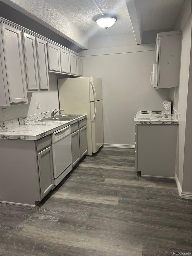 800 Belleview Ave #303, Englewood, CO 80110