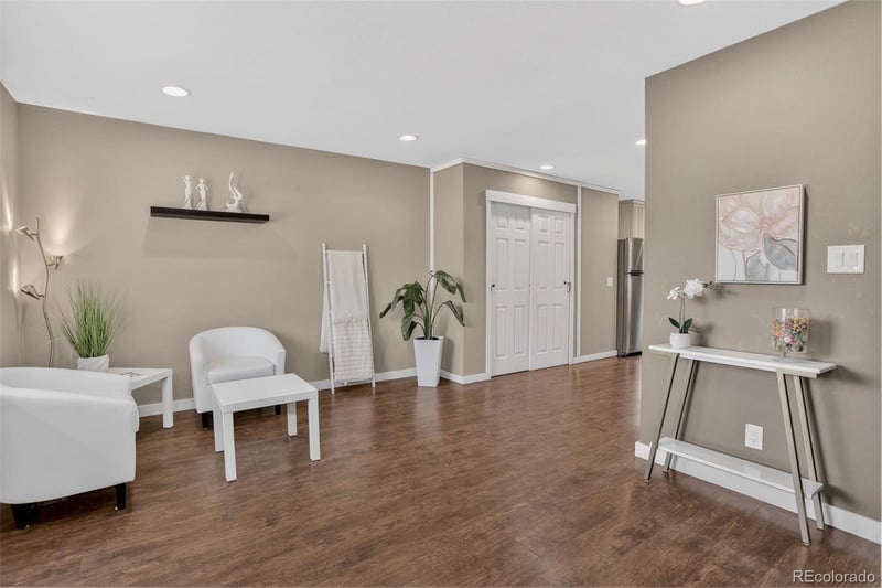 6870 Broadway , Centennial, CO 80122